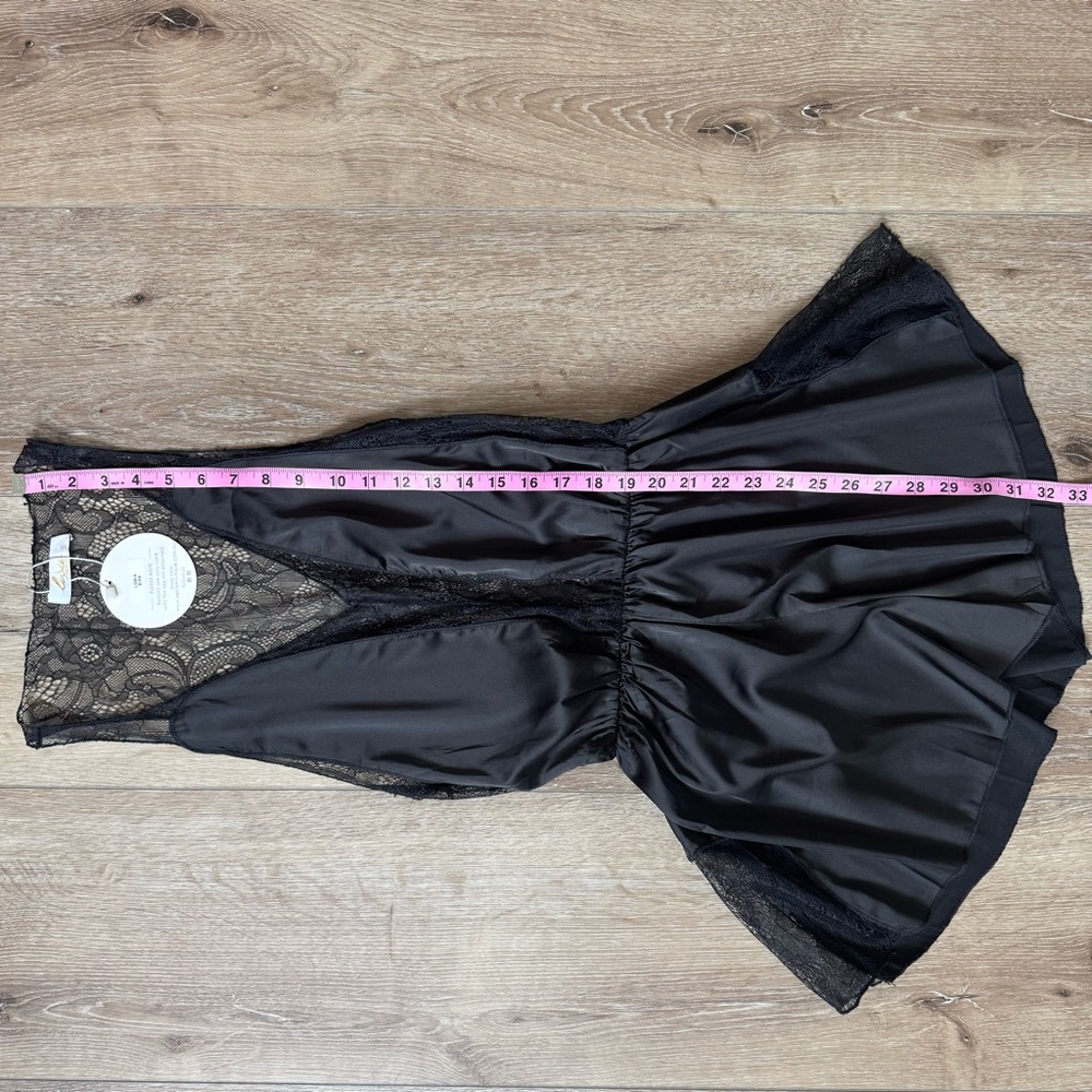 NWT XENIA BOUTIQUE Sexy Black Lace Romper Women's Extra Small - Picture 14 of 16